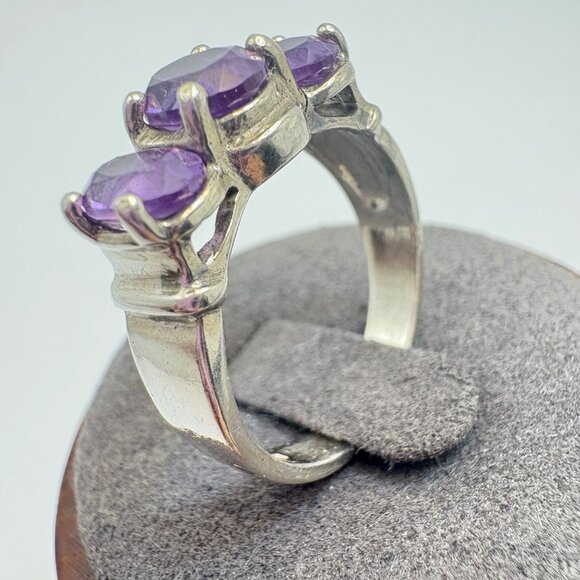 VTG Sterling Silver 925 Amethyst Three-Stone Prong Set Ring Size 8.5 Fit - Picture 2 of 10